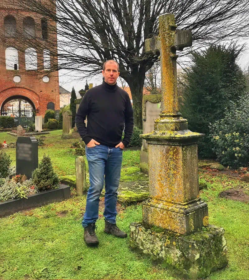 Coffin Confessor and Gravewhisperer